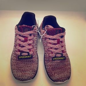 C9 Champion  Athletic Boys Shoes Size 3 Red